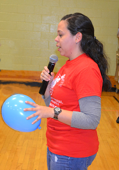 <em>Illinois</em> SACNAS chapter representative for Cena y Ciencias and graduate student, Isamar Pastrana.