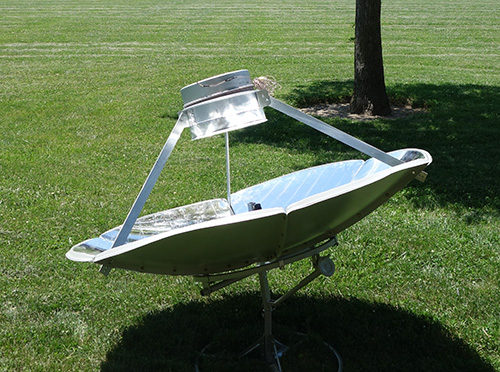 A Sun Bucket atop a five-foot parabolic dish soaks up solar energy. (Image courtesy of Joe Bradley.)