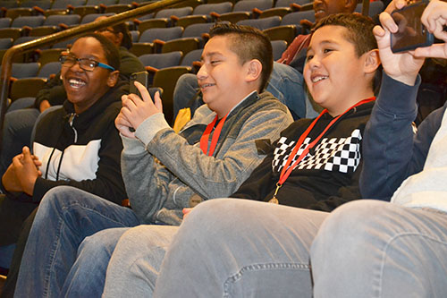 Chicago ChiS&E students enjoying the Physics Van show on December 7, 2019.