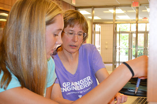 Dean Sue Larson (right) meets with a freshman for an advising session.