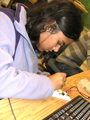 Illinois student doing hands-on project in Illinois undergraduate course.