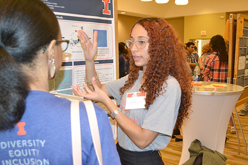 Marisabel Colón Colón presenting her research at the Illinois Summer Research Symposium