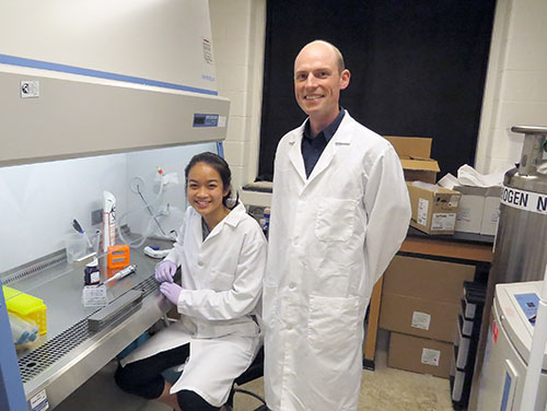 ResearcHStart participant Joy Chen with Professor Erik Nelson in his lab at Beckman (photo courtesy of Ashley Lawrence). 